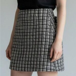 Aritzia Babaton Black and White Tweed Skirt